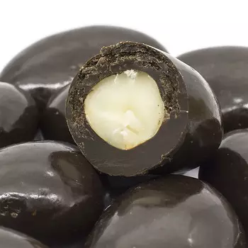 Бразильский орех в темной шоколадной глазури