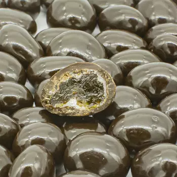 Изюм в тёмной шоколадной глазури