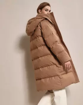 Стеганое пальто из шерсти с капюшоном