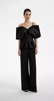 Блуза с открытыми плечами