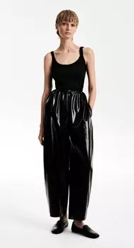 Брюки из лакированной кожи