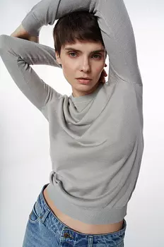 Джемпер из тонкого трикотажа