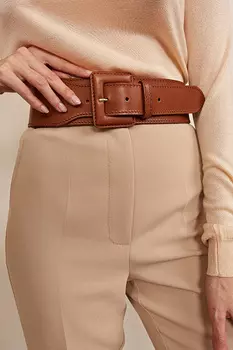 Кожаный ремень с широкой пряжкой