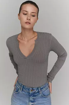 Лонгслив c фигурным вырезом