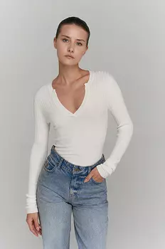 Лонгслив c фигурным вырезом