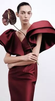 Платье-бандо с воланом