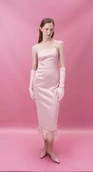 Платье-футляр с перьями