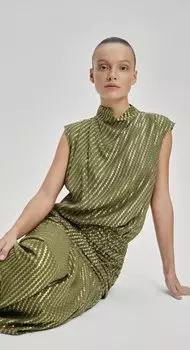 Платье макси с воротником-стойкой