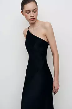 Платье на одно плечо