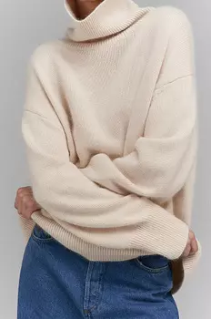 Свитер с высоким воротом