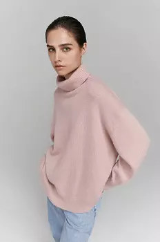 Свитер с высоким воротом