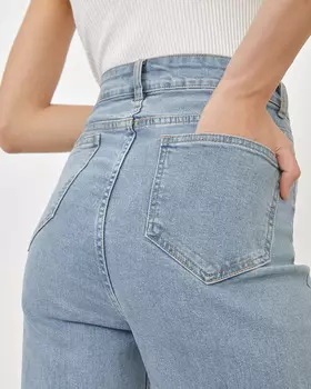 Джинсы с завышенной талией голубого цвета