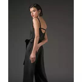 Комбинезон на бретелях черного цвета