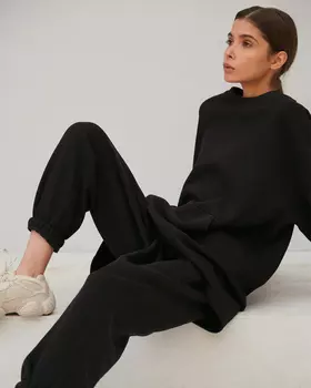 Платье-толстовка без капюшона черного цвета