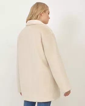 Шуба из эко-меха молочного цвета