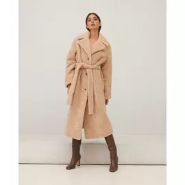 Шуба удлиненная из эко-меха бежевого цвета