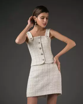 Топ на пуговицах цвета экрю