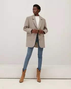 Удлиненный жакет мужского кроя в елочку