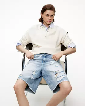 Бермуды из денима с потертостями голубого цвета