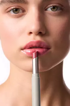 Блеск-бальзам для губ 301 glossy girl