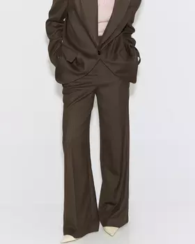 Брюки со стрелками коричневого цвета