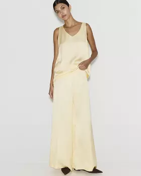 Брюки желтого цвета