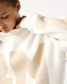 Джемпер 2М молочного цвета