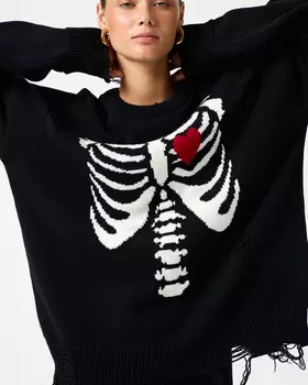 Джемпер оверсайз черного цвета с вышивкой