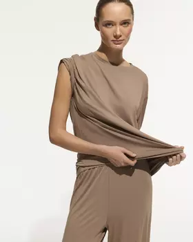 Футболка из тонкого трикотажа кофейного цвета