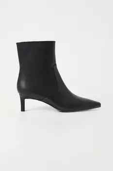 Кожаные ботильоны на среднем каблуке черного цвета