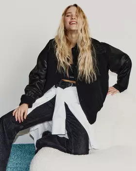 Куртка-бомбер черного цвета