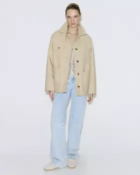 Куртка утепленная бежевого цвета