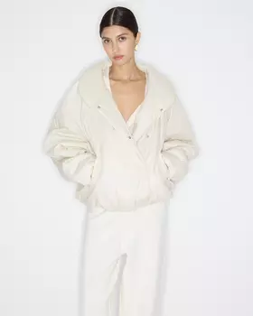 Куртка утепленная молочного цвета