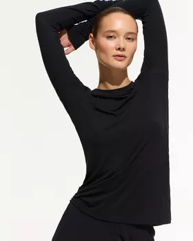 Лонгслив черного цвета