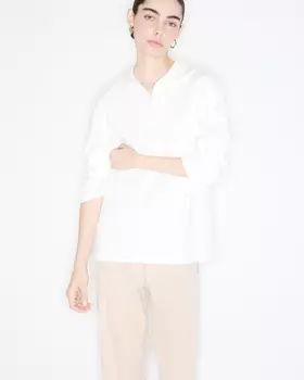 Лонгслив-поло молочного цвета