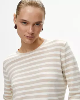 Лонгслив в полоску вязаный бежевого цвета