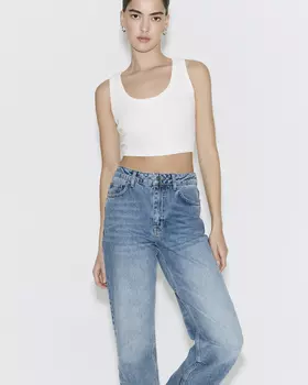 Майка укороченная молочного цвета