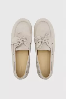 Мокасины в стиле бохо молочного цвета