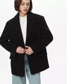 Пальто укороченное черного цвета