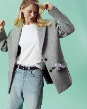 Пальто укороченное серого цвета