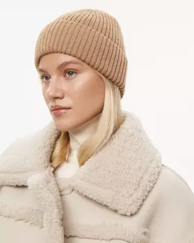 Шапка из кашемира цвета кэмел