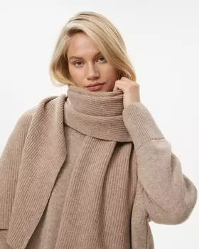 Шарф из шерсти бежевого цвета