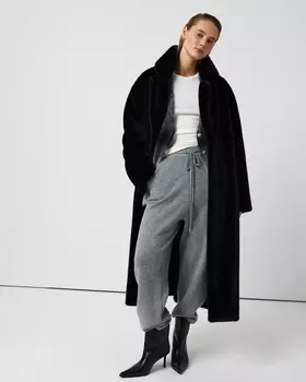 Шуба из эко-меха длинная черного цвета