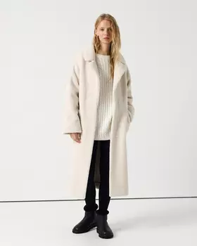 Шуба из эко-меха молочного цвета