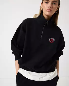 Свитшот черного цвета с вышивкой