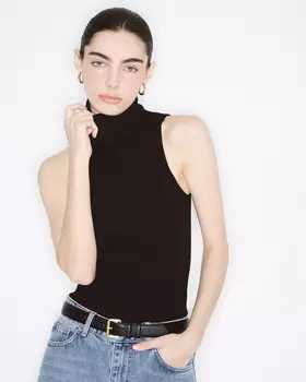 Топ черного цвета с воротником