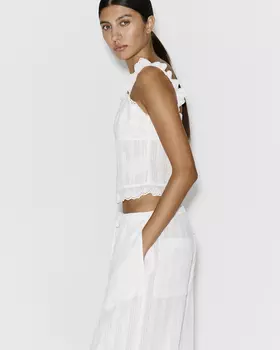 Топ молочного цвета