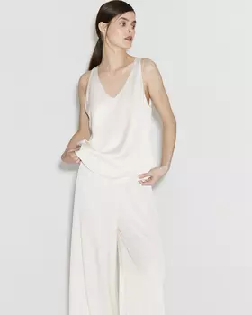 Топ молочного цвета