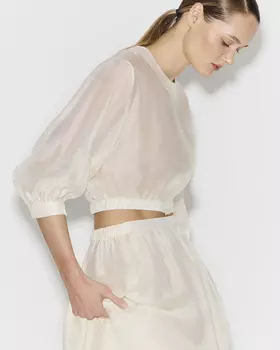 Топ молочного цвета