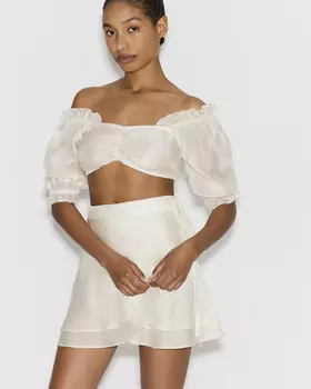 Топ молочного цвета